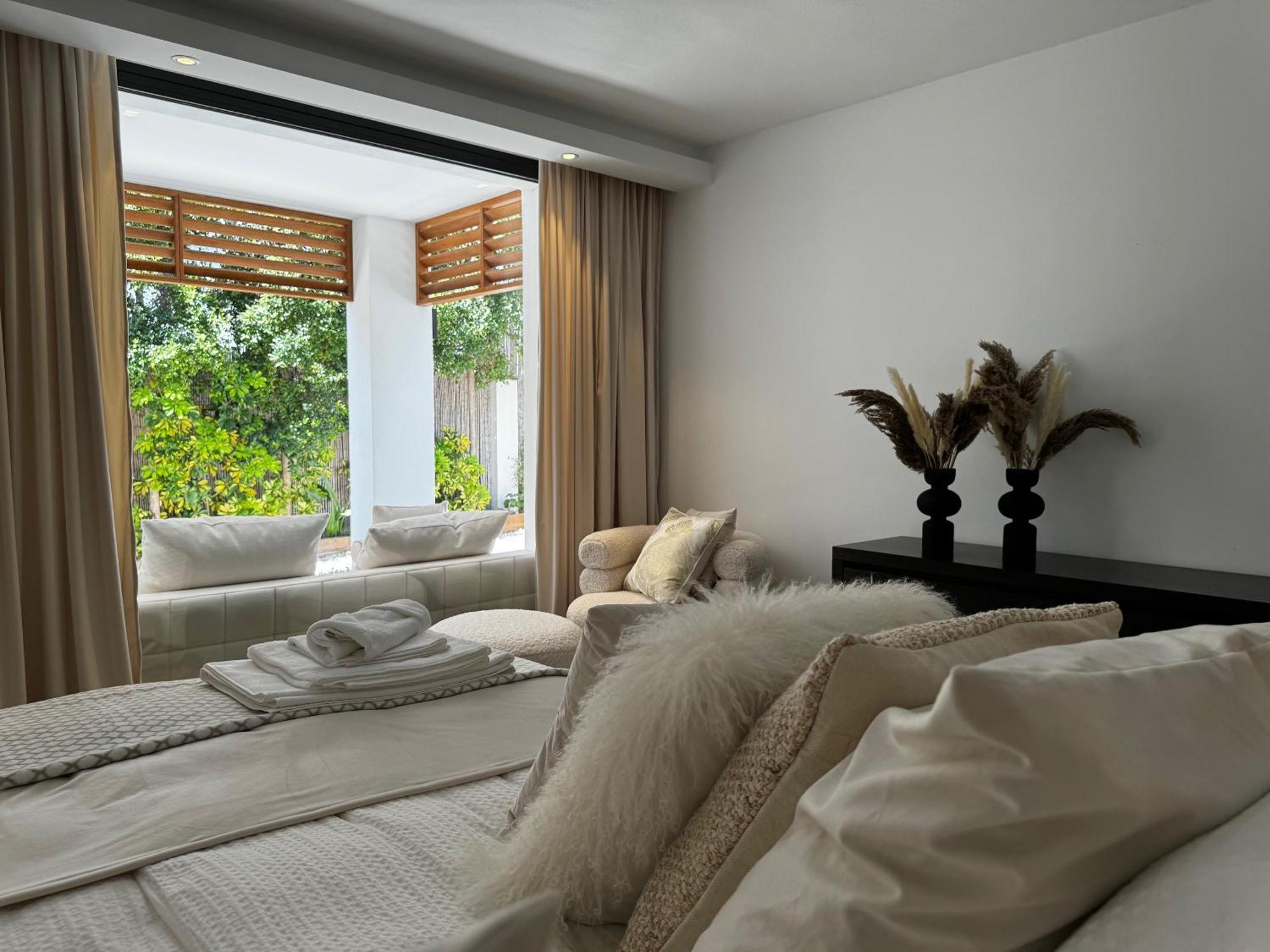 Bliss - Luxury 4-bedroom With Garden, Private Pool & Jacuzzi, Marbesa Near- 5 Min To The Cabopino *