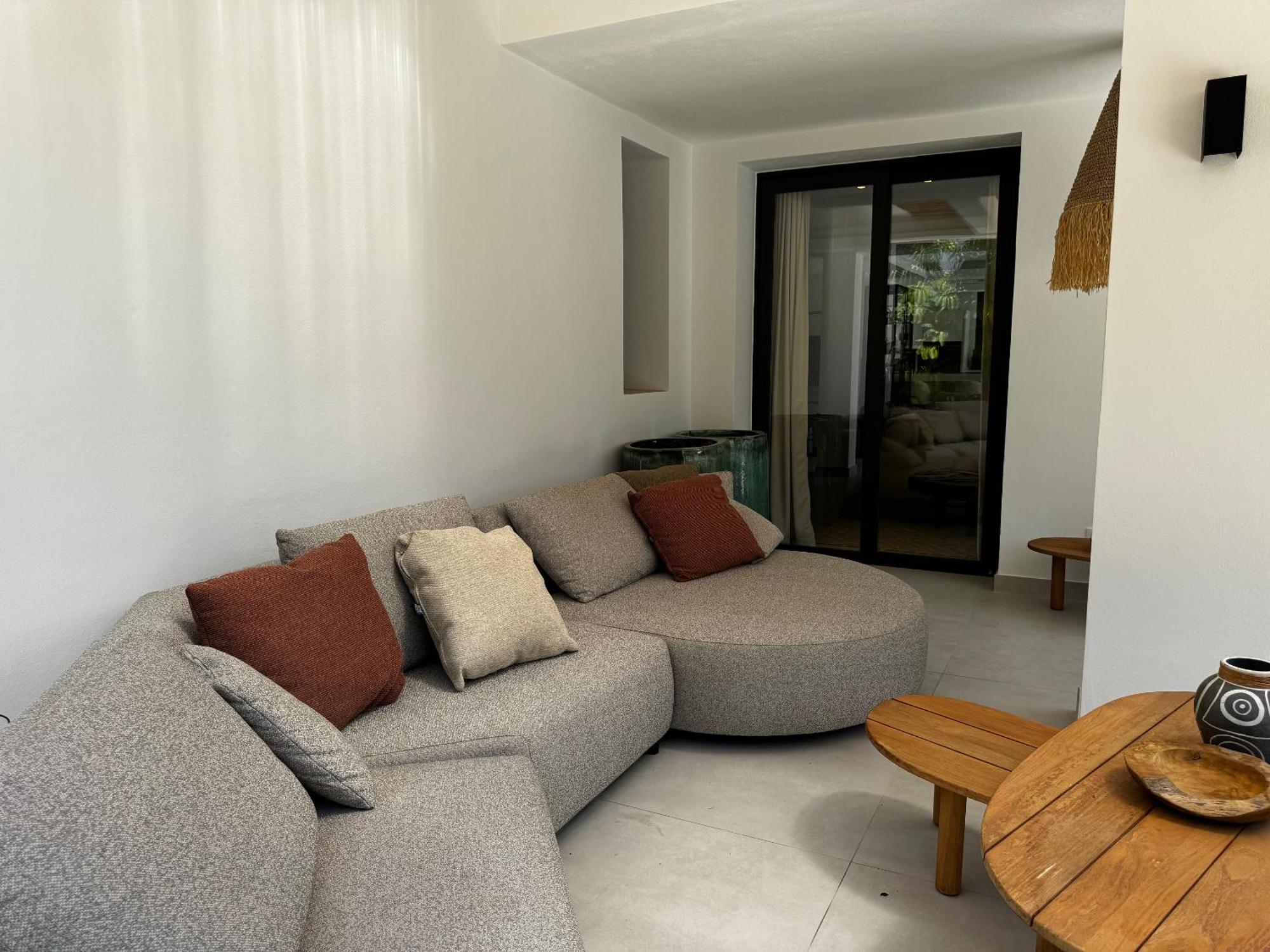 Bliss - Luxury 4-bedroom With Garden, Private Pool & Jacuzzi, Marbesa Near- 5 Min To The Cabopino Villa