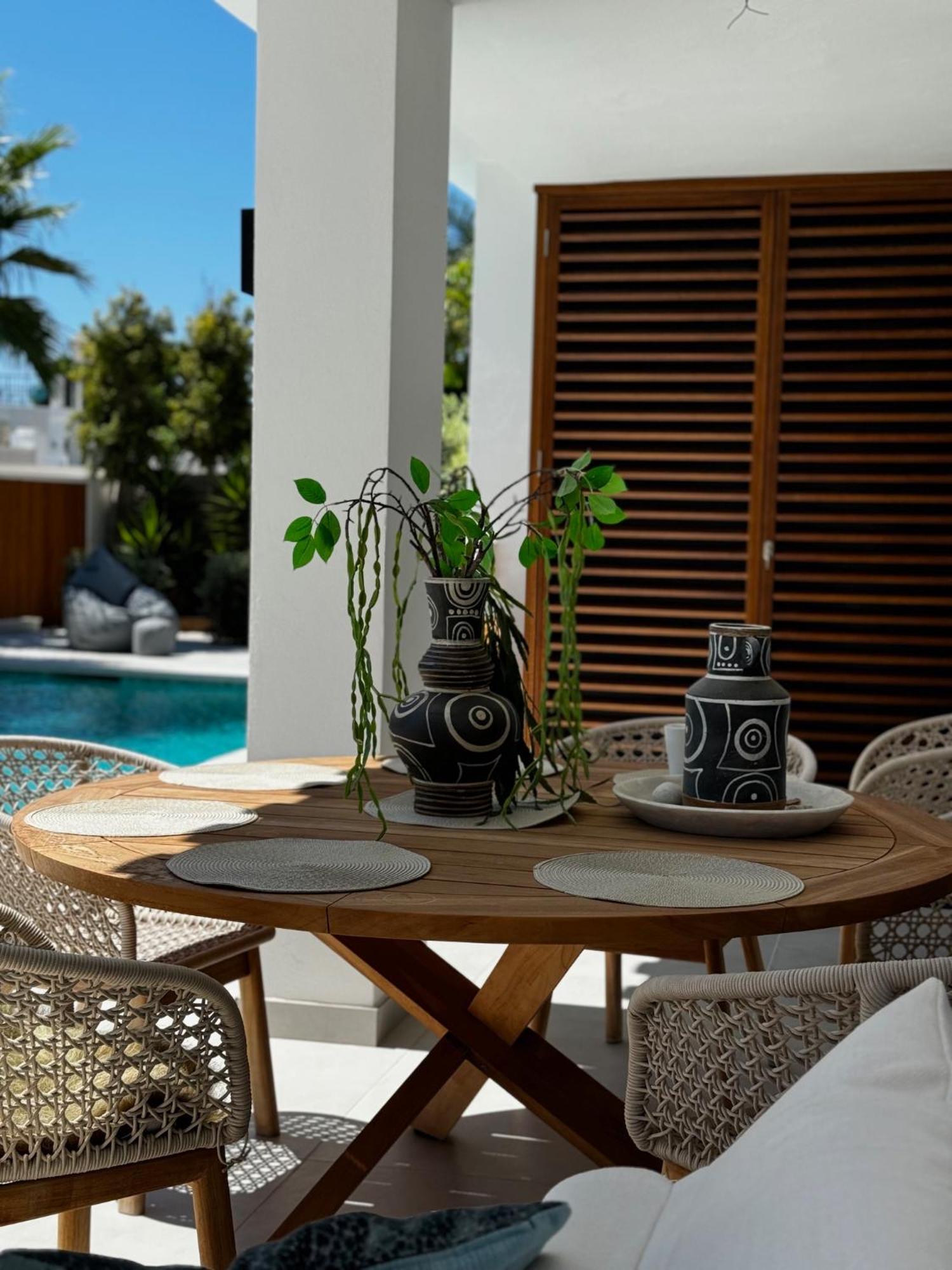 Villa Bliss - Luxury 4-bedroom With Garden, Private Pool & Jacuzzi, Marbesa Near- 5 Min To The Cabopino *