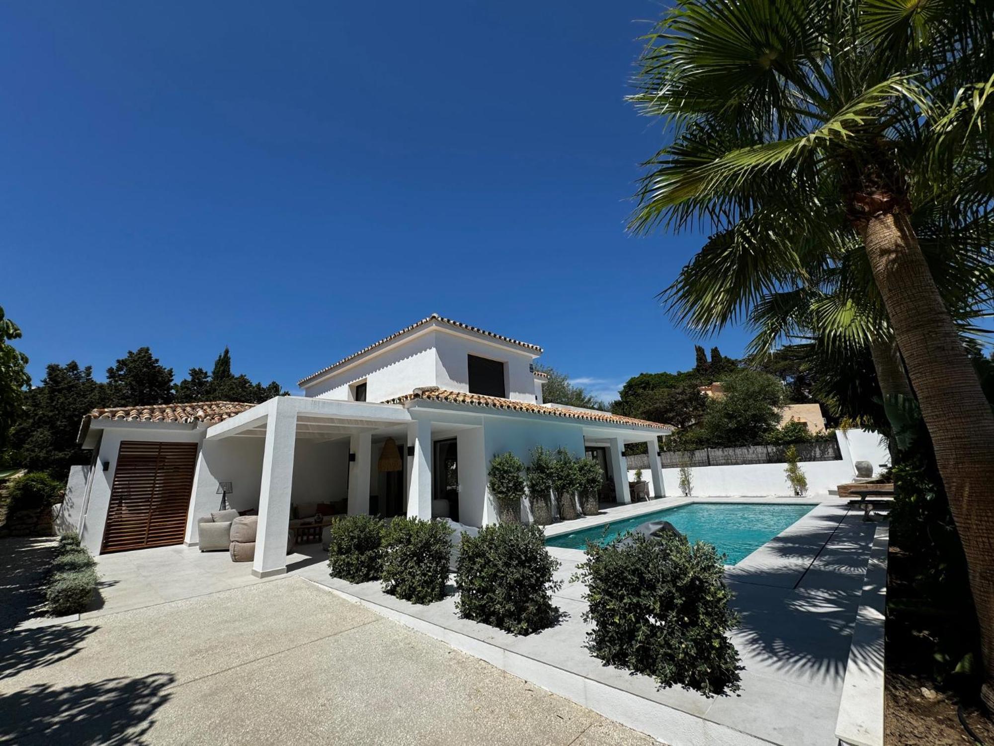 Bliss - Luxury 4-bedroom With Garden, Private Pool & Jacuzzi, Marbesa Near- 5 Min To The Cabopino *