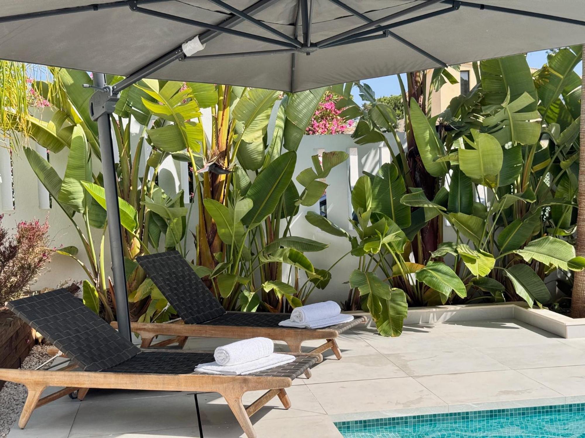 Bliss - Luxury 4-bedroom With Garden, Private Pool & Jacuzzi, Marbesa Near- 5 Min To The Cabopino Villa *