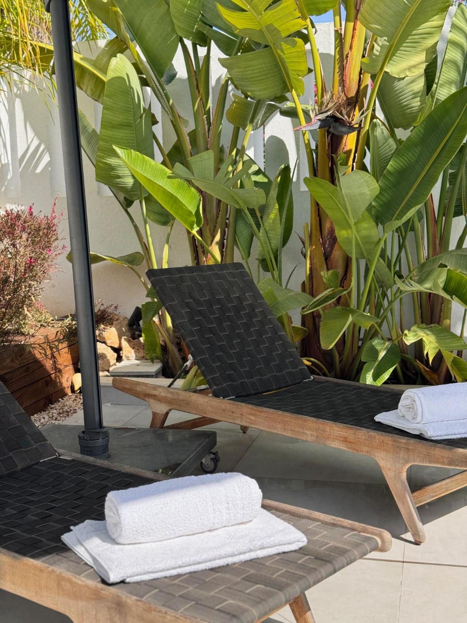 Bliss - Luxury 4-bedroom With Garden, Private Pool & Jacuzzi, Marbesa Near- 5 Min To The Cabopino *