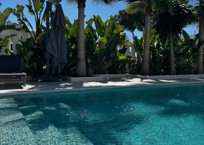 Family Holiday Bliss In Marbella- Beautiful Brand-New 4 Bedroom Villa With Garden, Private Pool & Jacuzzi, Marbesa 500 M To The Cabopino Beach