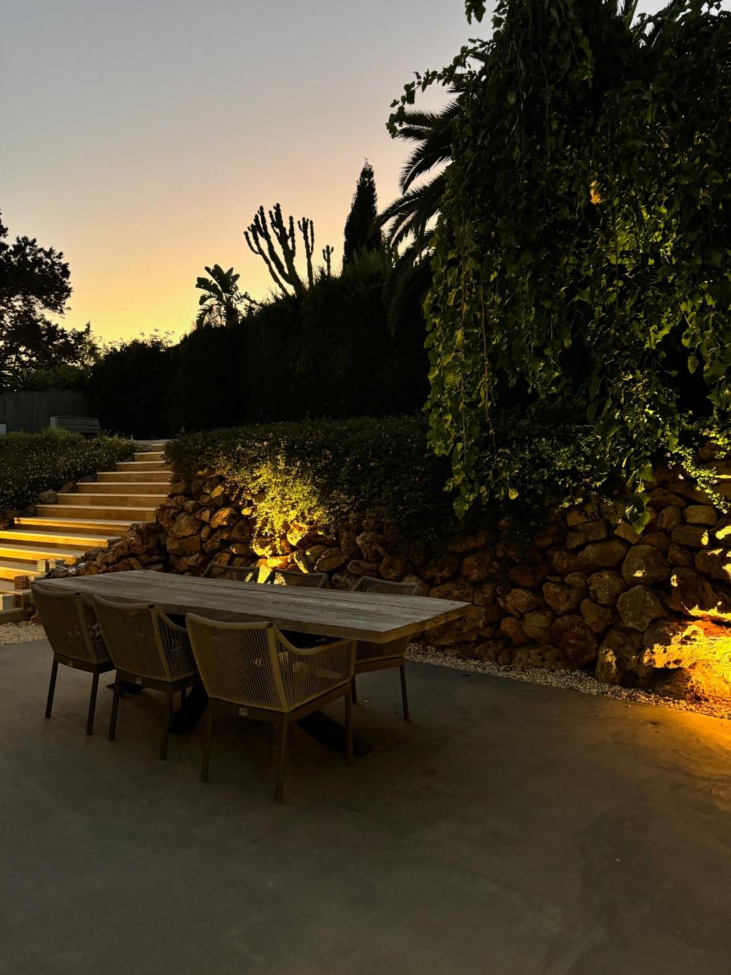 Family Bliss In Marbella- Beautiful Brand-new 4 Bedroom With Garden, Private Pool & Jacuzzi, Marbesa 500 M To The Cabopino