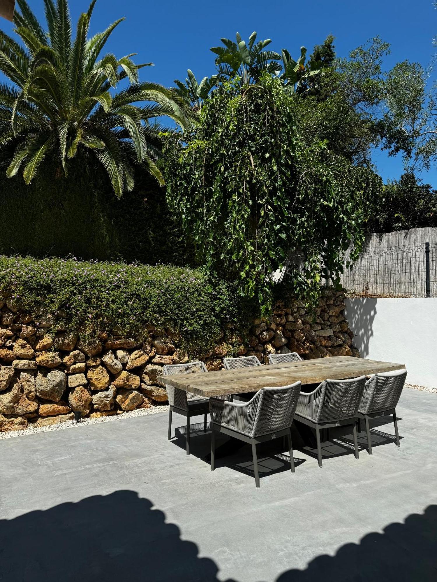 Villa Family Bliss In Marbella- Beautiful Brand-new 4 Bedroom With Garden, Private Pool & Jacuzzi, Marbesa 500 M To The Cabopino *