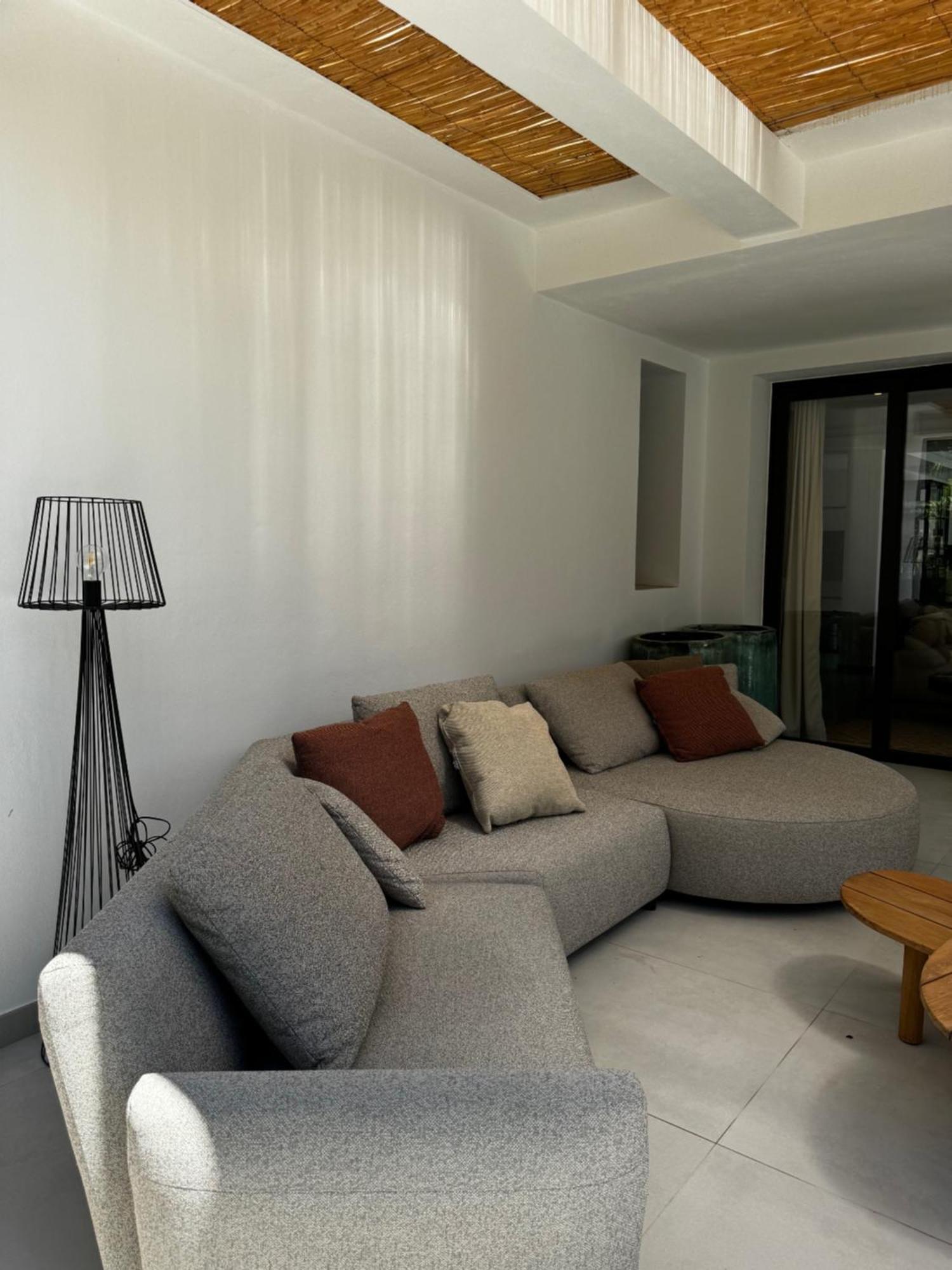 Family Bliss In Marbella- Beautiful Brand-new 4 Bedroom With Garden, Private Pool & Jacuzzi, Marbesa 500 M To The Cabopino *