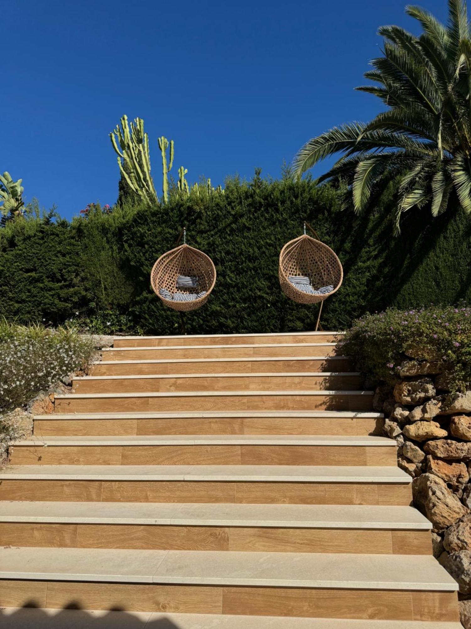 Villa Family Bliss In Marbella- Beautiful Brand-new 4 Bedroom With Garden, Private Pool & Jacuzzi, Marbesa 500 M To The Cabopino *
