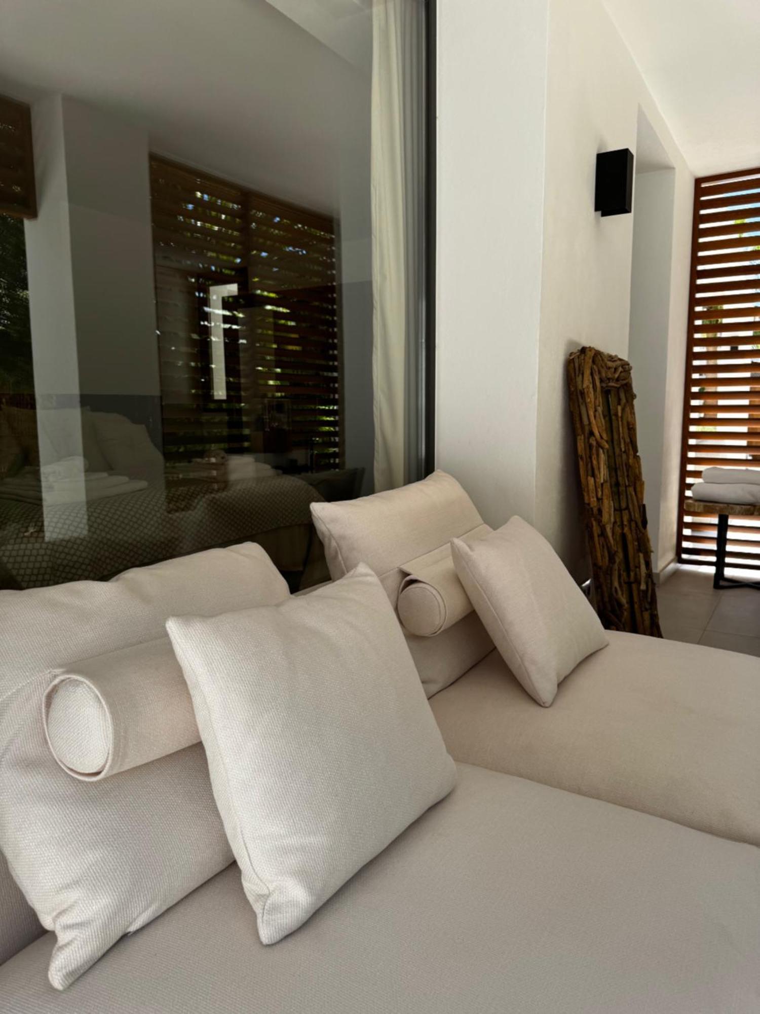 Villa Family Bliss In Marbella- Beautiful Brand-new 4 Bedroom With Garden, Private Pool & Jacuzzi, Marbesa 500 M To The Cabopino *