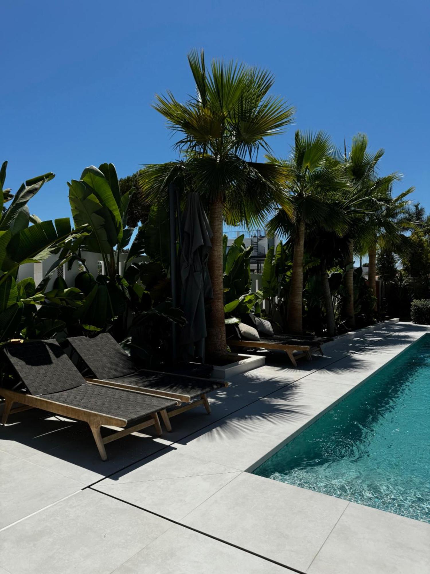 Family Bliss In Marbella- Beautiful Brand-new 4 Bedroom With Garden, Private Pool & Jacuzzi, Marbesa 500 M To The Cabopino Villa