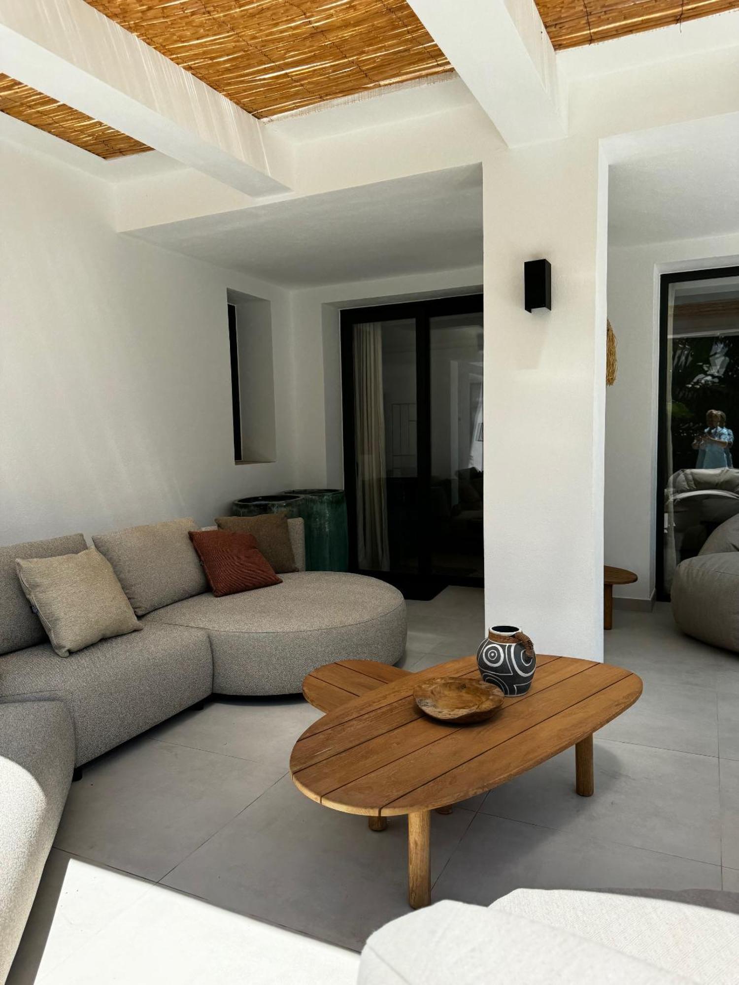 Villa Family Bliss In Marbella- Beautiful Brand-new 4 Bedroom With Garden, Private Pool & Jacuzzi, Marbesa 500 M To The Cabopino Marbella