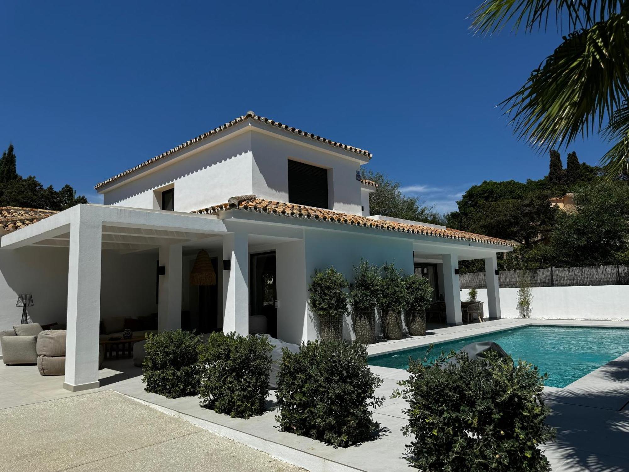Villa Family Bliss In Marbella- Beautiful Brand-new 4 Bedroom With Garden, Private Pool & Jacuzzi, Marbesa 500 M To The Cabopino