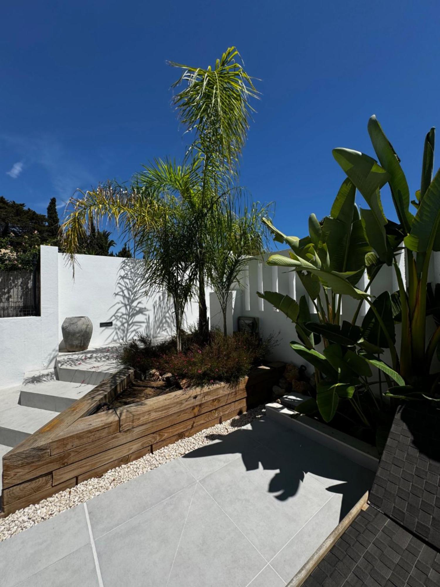 Villa Family Bliss In Marbella- Beautiful Brand-new 4 Bedroom With Garden, Private Pool & Jacuzzi, Marbesa 500 M To The Cabopino