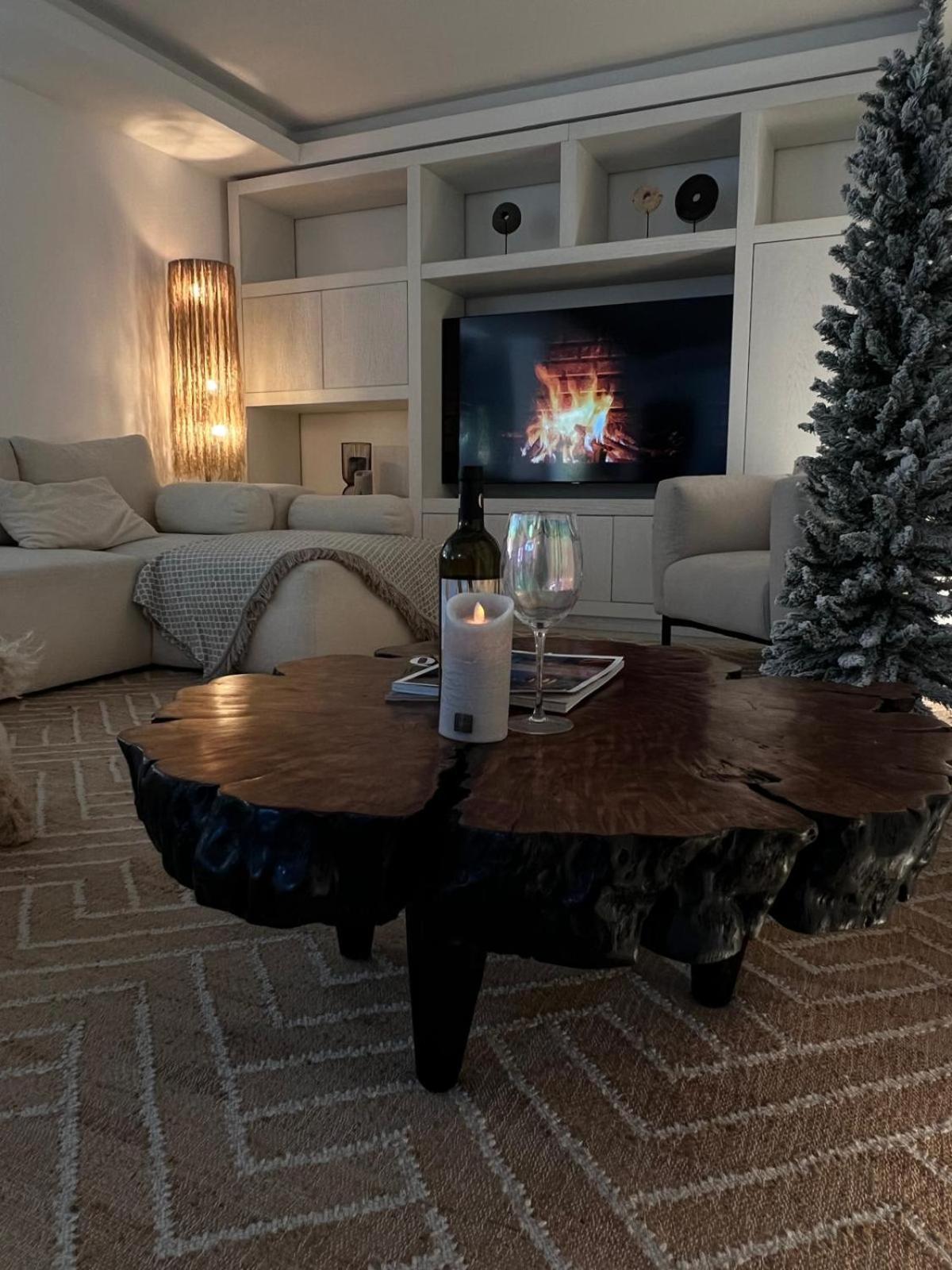 Villa Family Bliss In Marbella- Beautiful Brand-new 4 Bedroom With Garden, Private Pool & Jacuzzi, Marbesa 500 M To The Cabopino *
